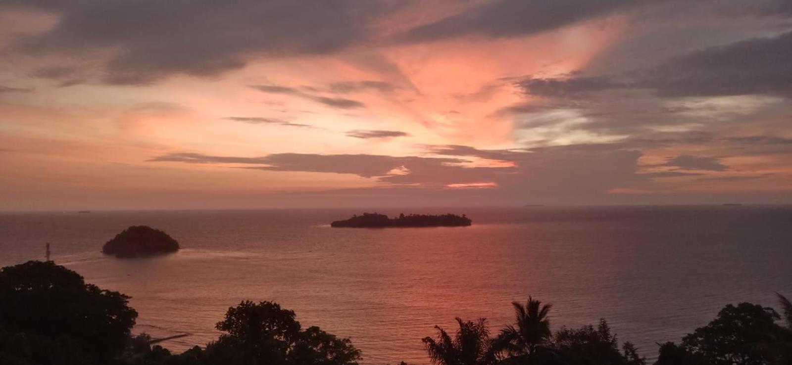 The View Padang, Amazing View, 8 Mins Mentawai Fast Ferry, Cold Beer,Close To Restaurants Exteriér fotografie