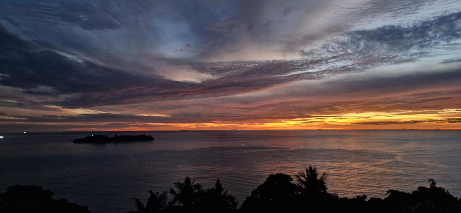 The View Padang, Amazing View, 8 Mins Mentawai Fast Ferry, Cold Beer,Close To Restaurants Exteriér fotografie